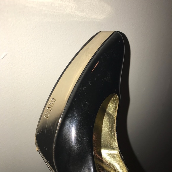 AUTHENTIC GUCCI GOLD POINTED PUMPS( final price) - Picture 5 of 8